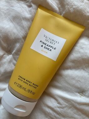Victoria's Secret Pineapple & Shea Glow Cream Body Wash - NEVER OPENED